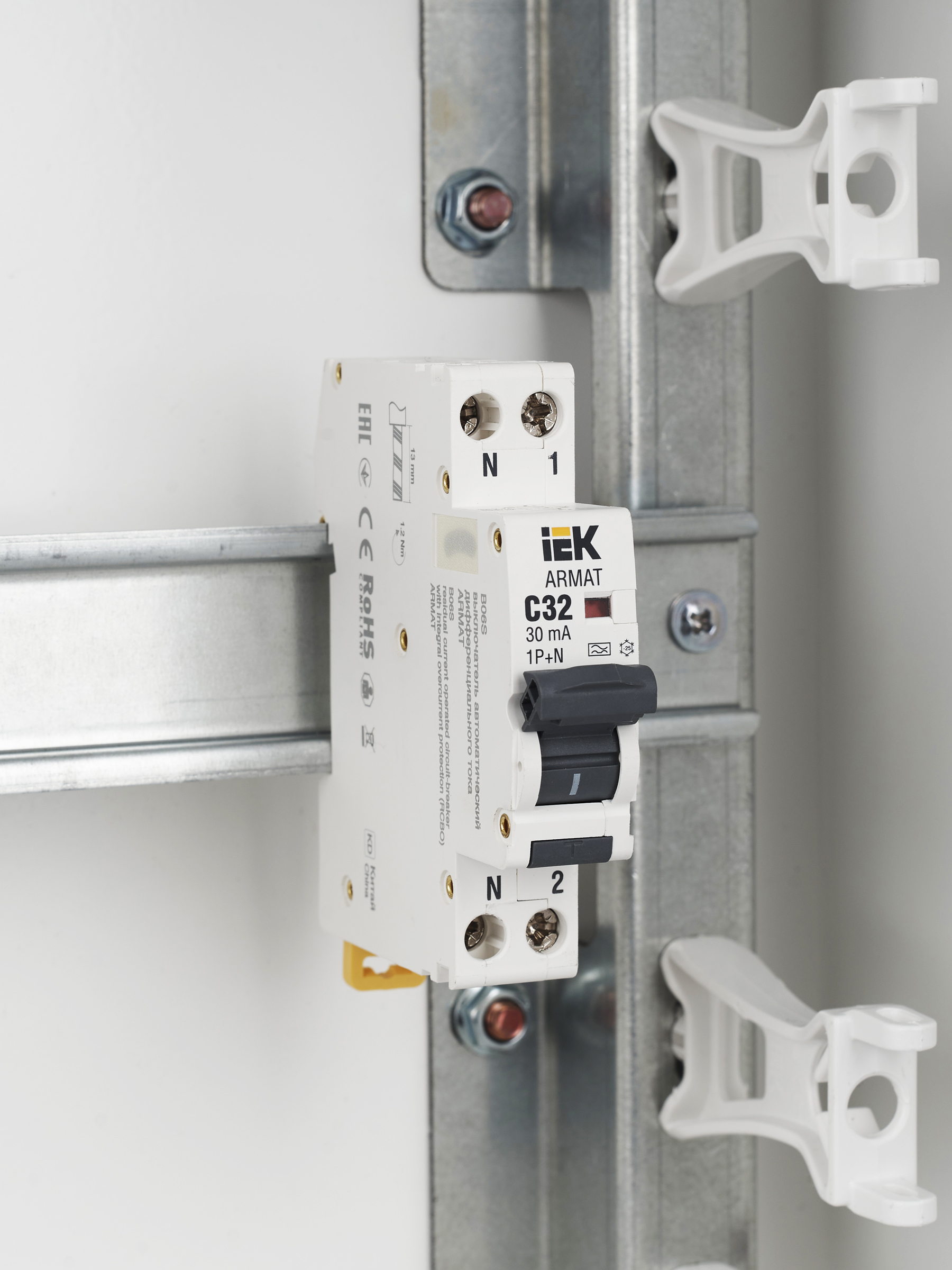 ARMAT АВДТ B06S 1P+NP C32 30мА тип A (18мм) IEK