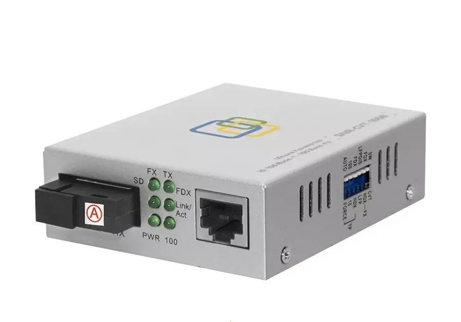 SNR SNR-CVT-100A Медиаконвертер 10/100-Base-T / 100Base-FX, Tx/Rx: 1310/1550нм