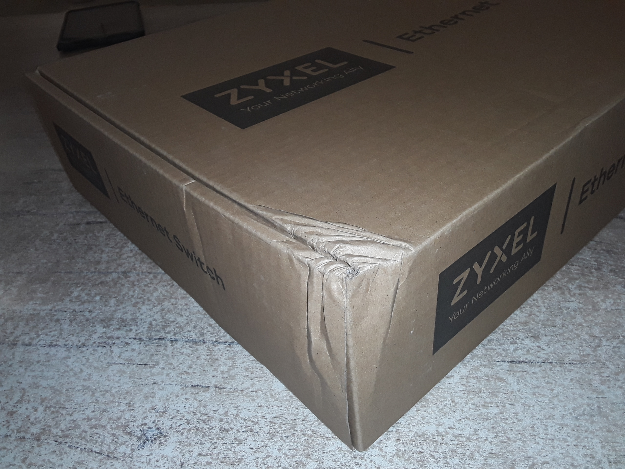 Коммутатор/ Zyxel XGS2220-30 L3 Access switch , rack 19", 24xRJ-45: 1G, 2xRJ-45: 1/2.5/5/10G, 4xSFP+, standalone/cloud management
