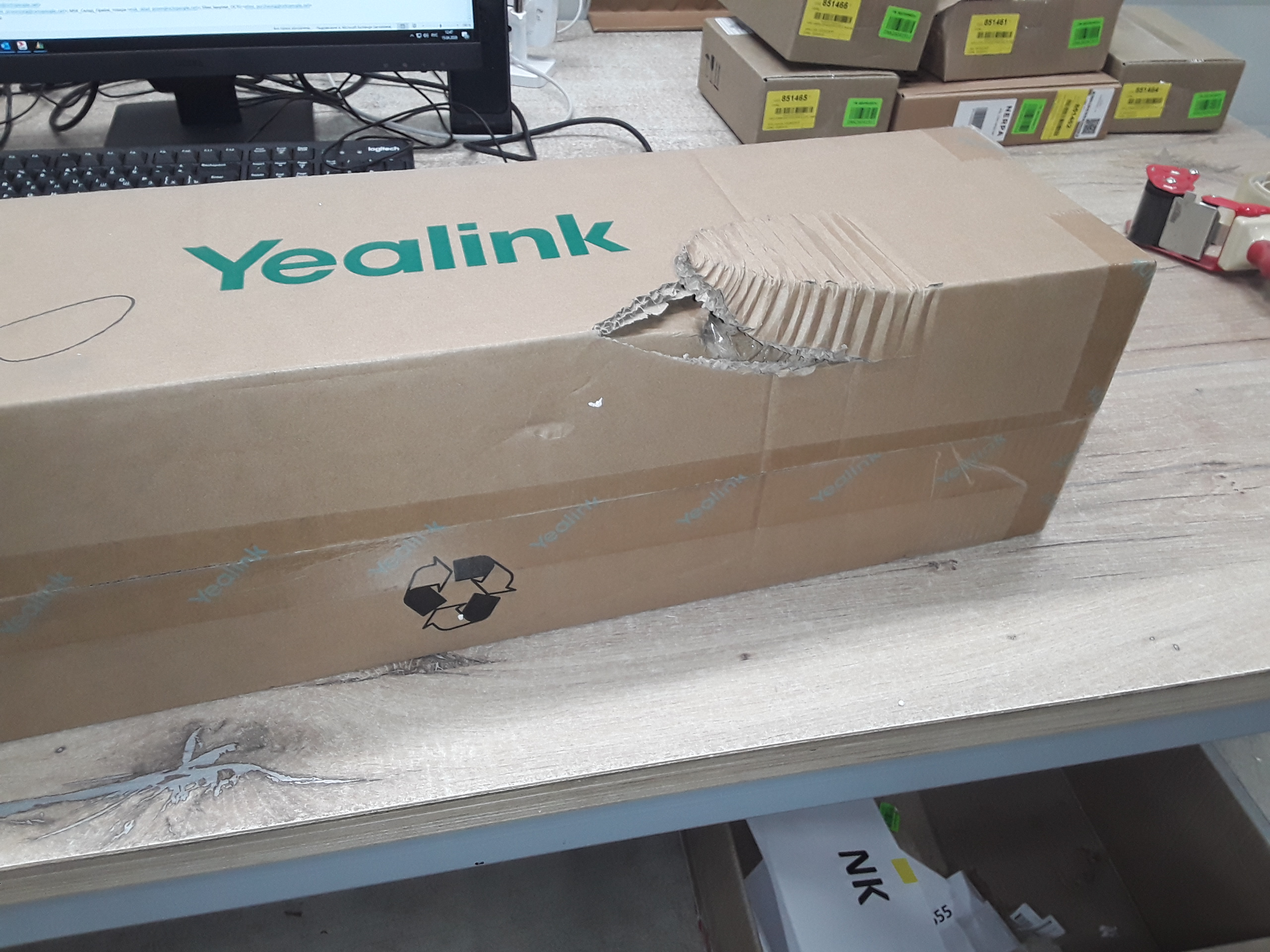 Терминал для малых и средних переговорных комнат/ Yealink [PVT140-0010] Smart 4K Room System for Small and Medium Rooms / 2-year AMS [1206701]